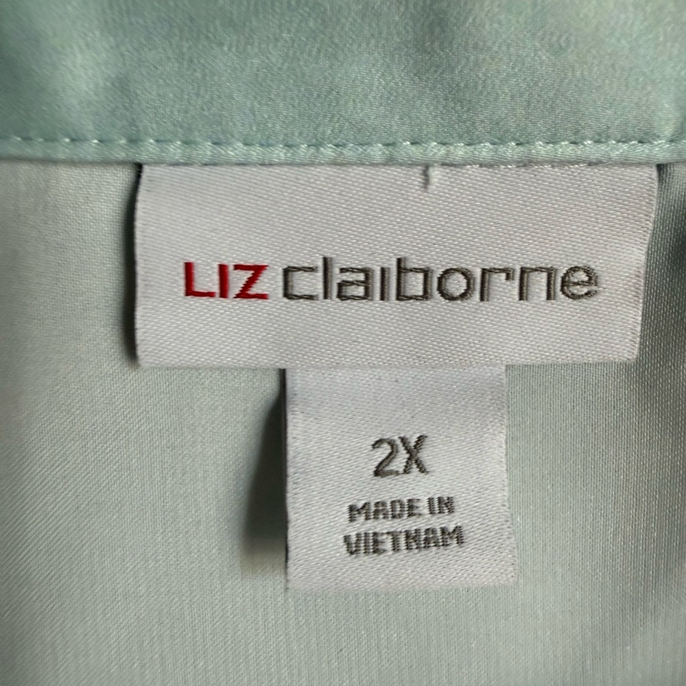 Liz Claiborne Blue Ombre Sleeveless Blouse - Picture 8 of 9